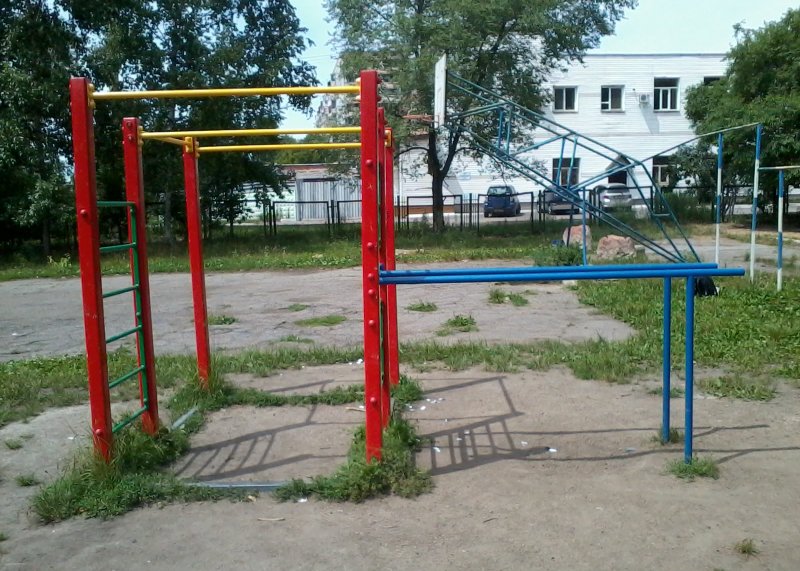 Площадка для воркаута в городе Хабаровск №2292 Маленькая Современная фото
